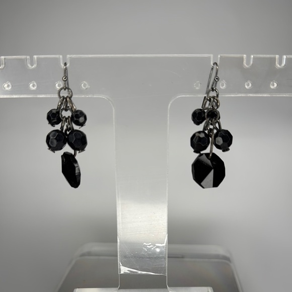 Elegant Black Dangle Earrings - Picture 1 of 4